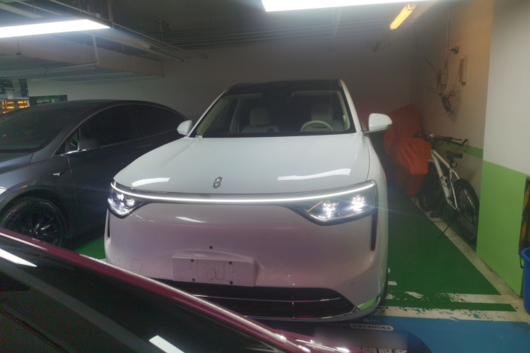 鸿蒙智行 问界M8 2025款 增程 Max+版 53.4kWh 6座版车身外观6001