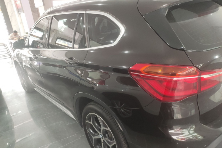 宝马X1 2018款 xDrive20Li 尊享型车身外观6003