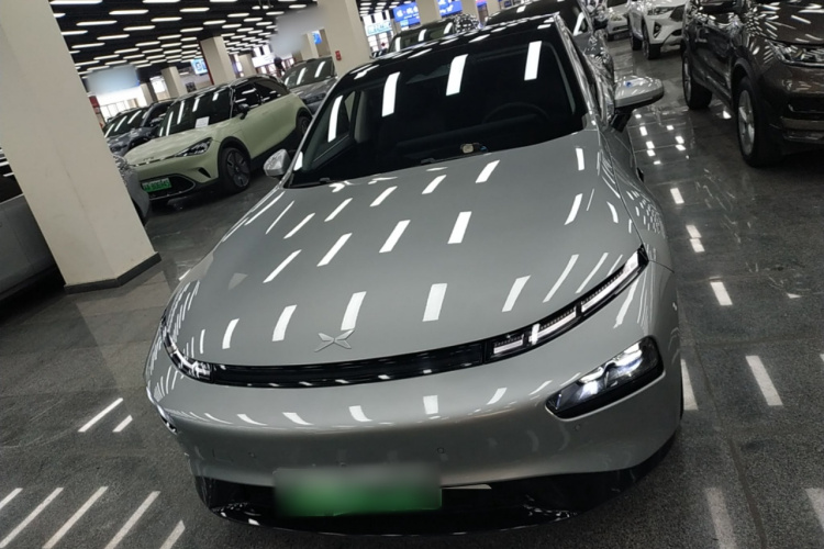 小鹏P7 2023款 480E车身外观2