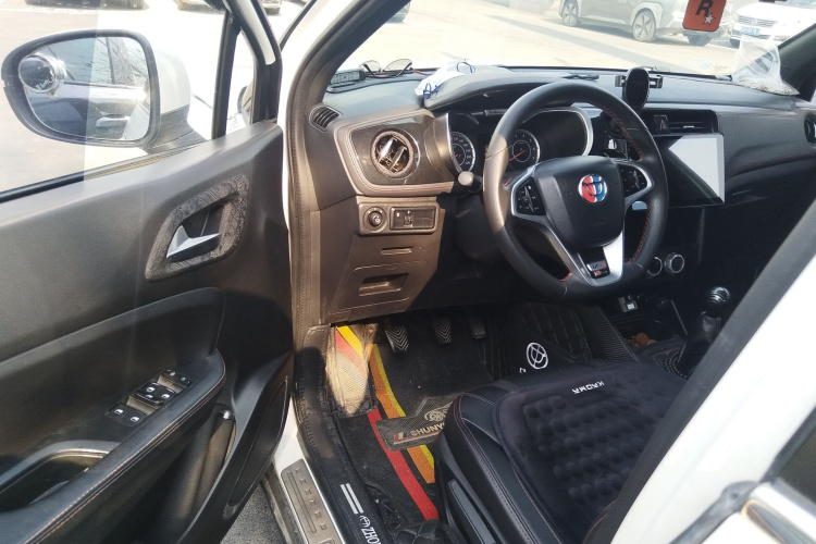 中华V3 2015款 1.5L 手动智能型中控内饰20