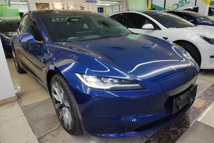 特斯拉 Model 3 2023款 长续航全轮驱动版车身外观3