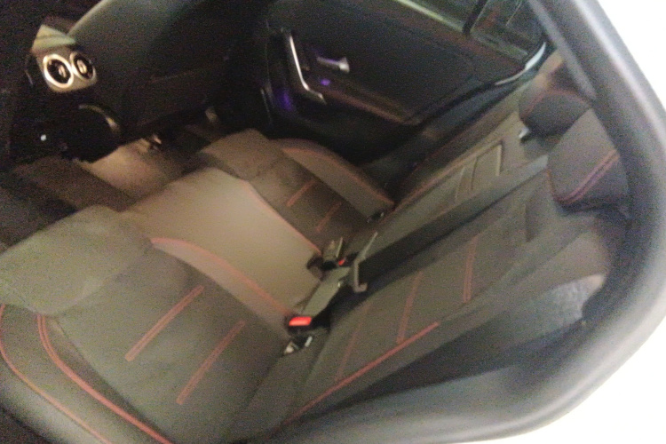 奔驰A级 2024款 改款 A 200 L 时尚型中控内饰7004