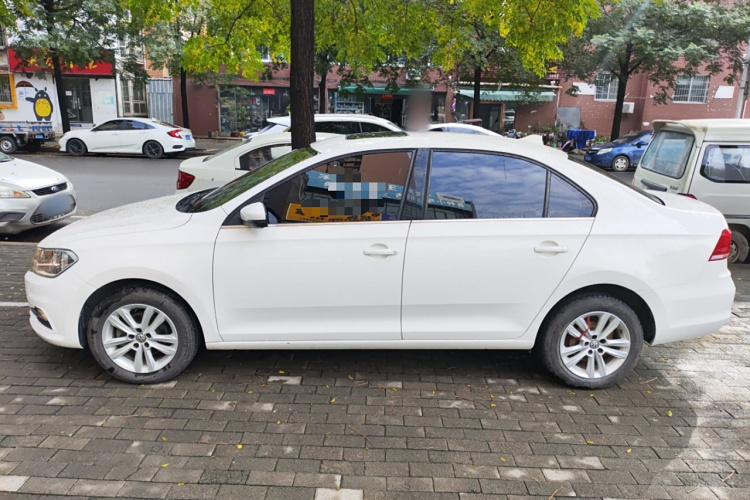 大众 桑塔纳 2016款 1.6L 手动舒适版车身外观4