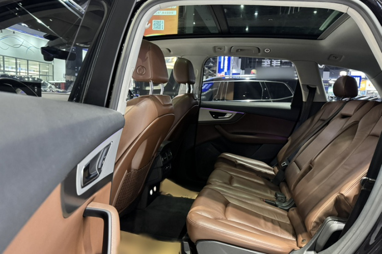 奥迪Q7 2018款 45 TFSI 技术型中控内饰7009