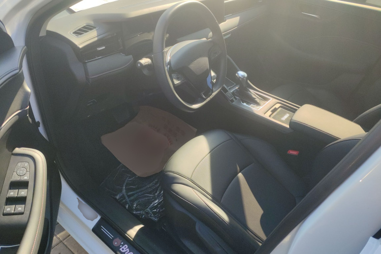 荣威i5 2023款 1.5L CVT豪华版中控内饰7003