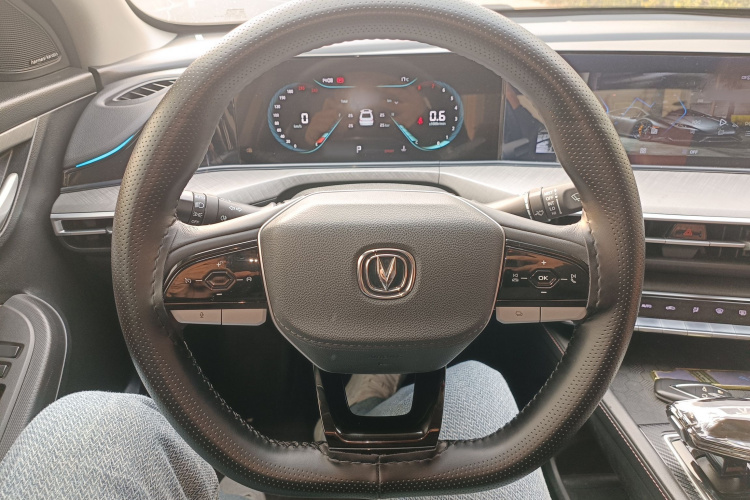 长安 逸动 2022款 PLUS 蓝鲸NE 1.4T GDI DCT尊贵版局部细节13