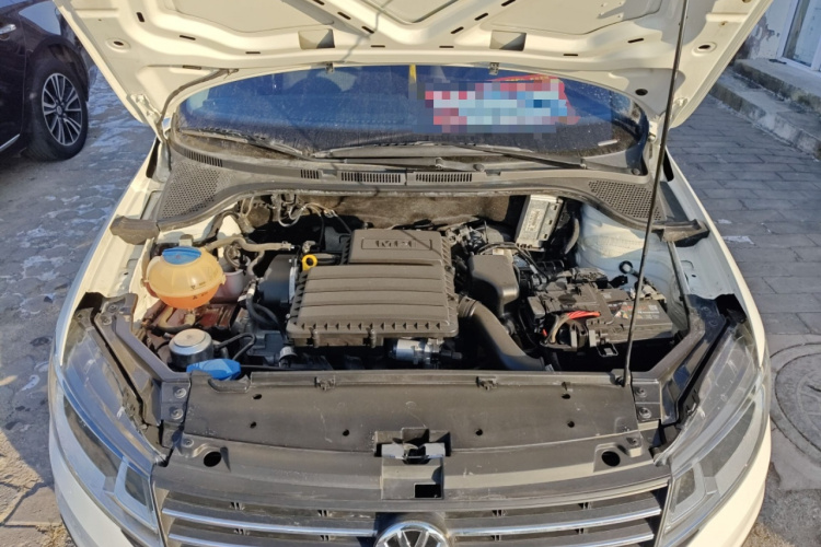 大众 桑塔纳 2021款 1.5L 自动风尚版机舱底盘24