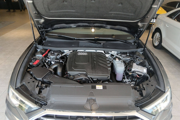 奥迪A6L 2024款 45 TFSI 臻选动感型机舱底盘24