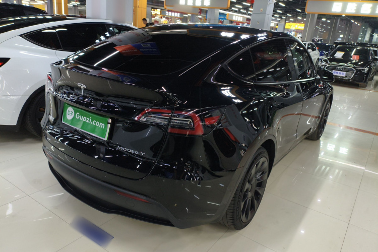 特斯拉 Model Y 2022款 后轮驱动版车身外观7