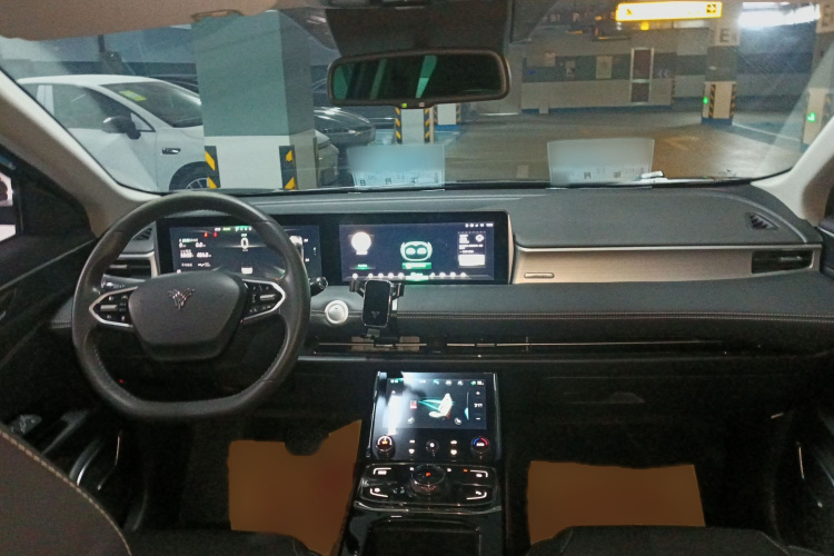 哪吒汽车 哪吒U 2021款 Pro 500 登月版中控内饰7002