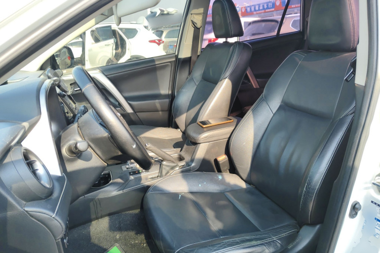 丰田 RAV4荣放 2016款 2.5L 自动四驱尊贵版局部细节19