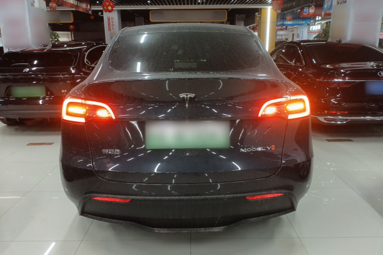 特斯拉 Model Y 2024款 后轮驱动版车身外观6