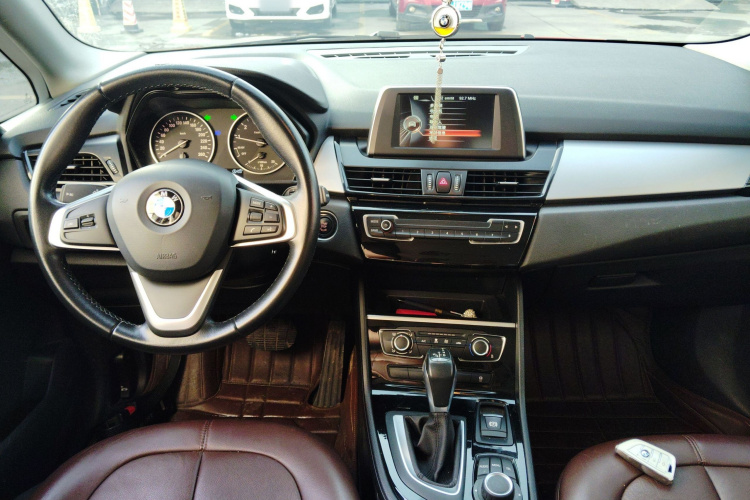 宝马2系旅行车 2016款 218i 时尚型中控内饰12