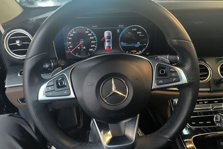 奔驰E级 2018款 E 300 L 运动豪华型局部细节13