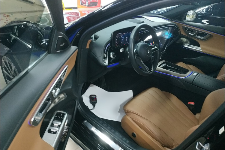 奔驰E级 2024款 E 300 L 豪华型中控内饰20