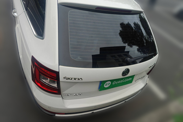 斯柯达 明锐 2018款 旅行车 TSI230 DSG豪华版车身外观6