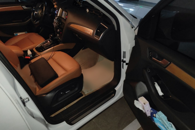 奥迪Q5 2015款 40 TFSI 进取型局部细节9005