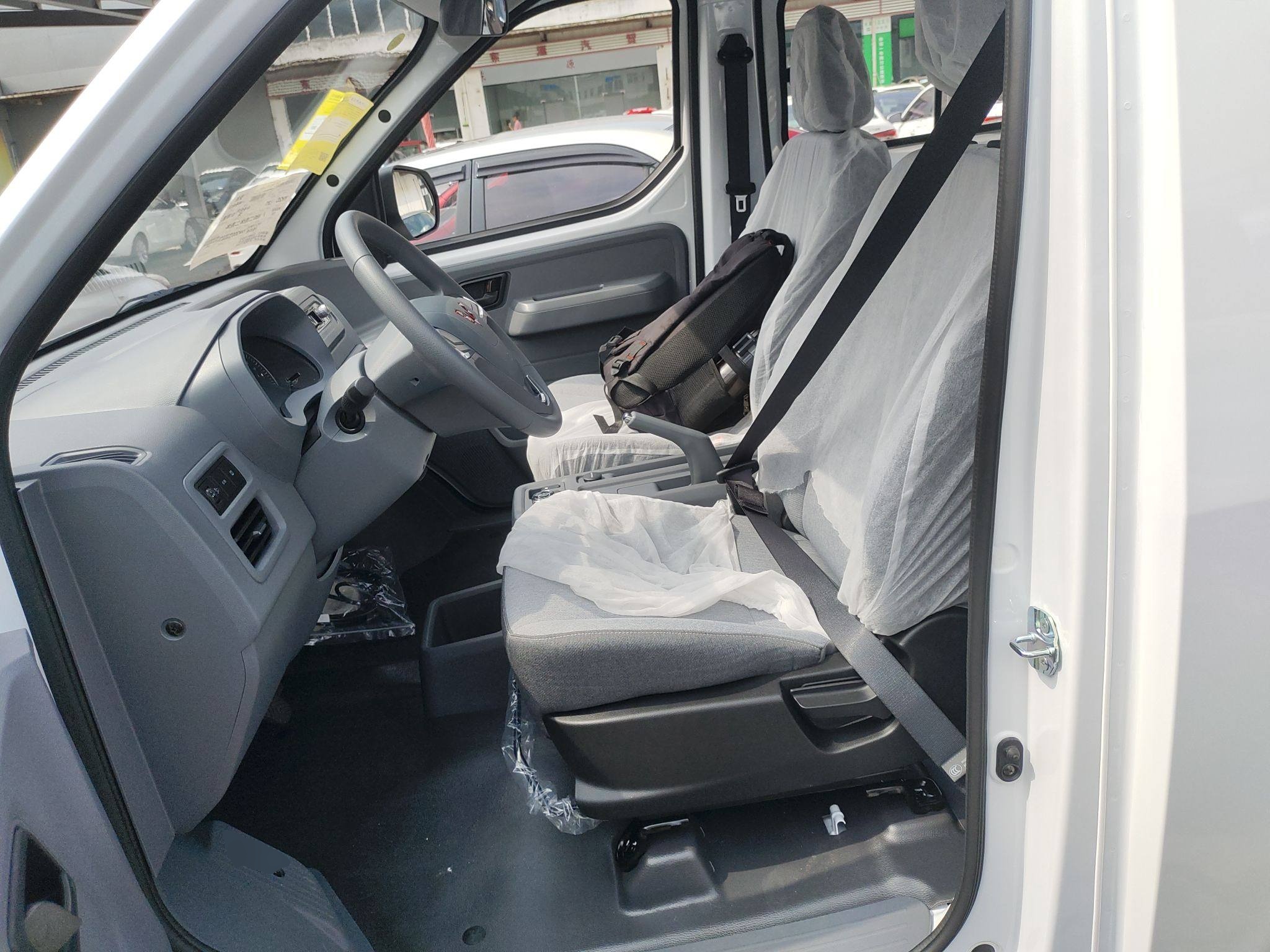 五菱汽车 五菱扬光 2024款 300KM 舒适型客车版 75kW