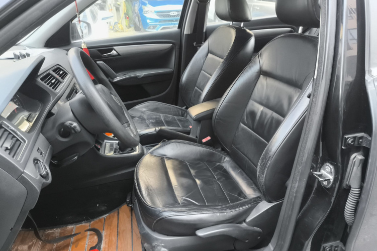 大众 朗逸 2013款 改款经典 1.6L 手动舒适版中控内饰19