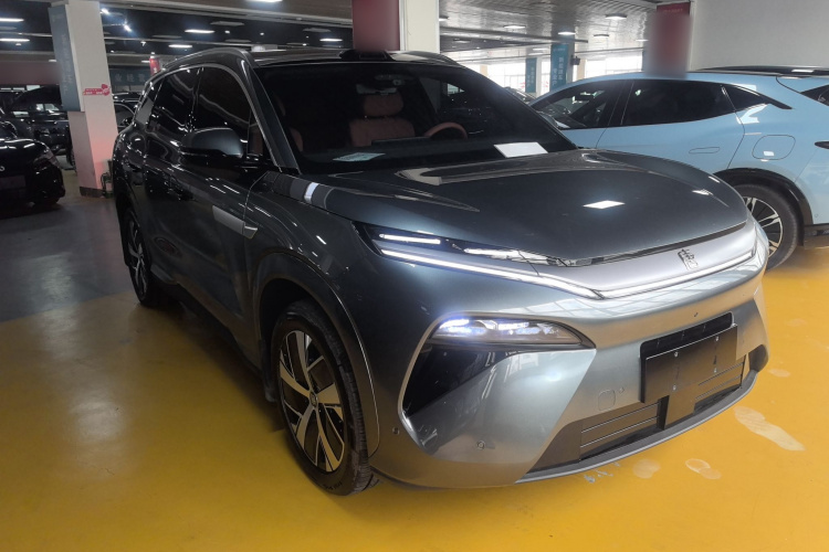 比亚迪 唐L 2025款 DM 200KM四驱激光雷达旗舰型车身外观3