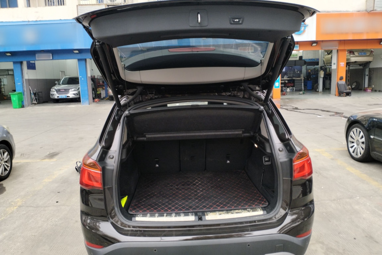 宝马X1 2018款 sDrive20Li 领先型机舱底盘23