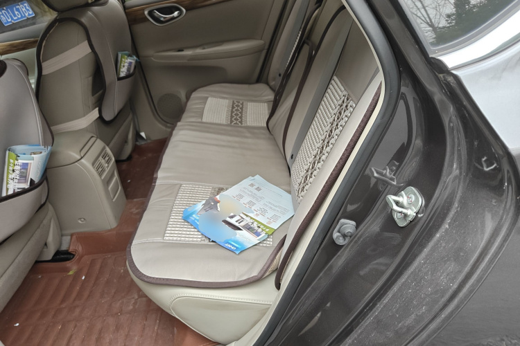 日产 轩逸 2014款 1.6XV CVT尊享版中控内饰21