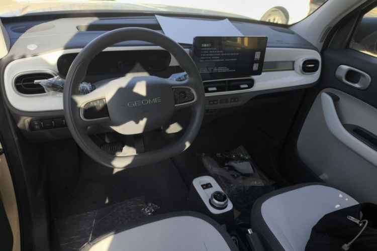 吉利银河 熊猫 2025款 210km 元气熊中控内饰7001