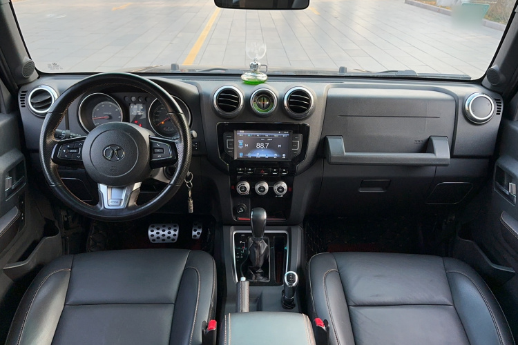 北京BJ40 2016款 40L 2.3T 自动四驱尊享版中控内饰7006