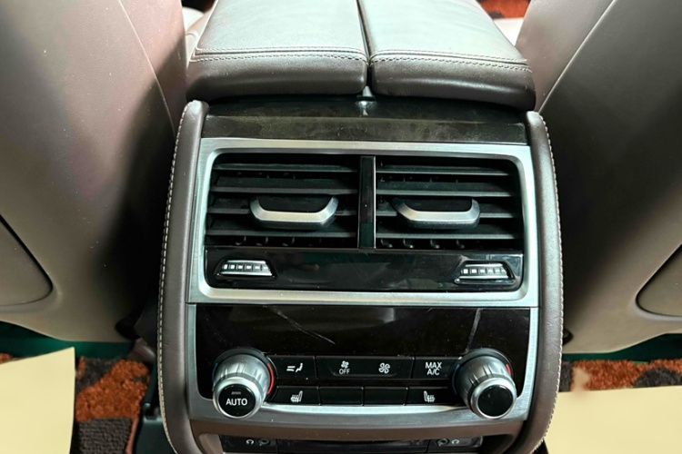 宝马7系 2016款 740Li 领先型中控内饰7010