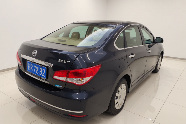 日产 轩逸 2012款 经典 1.6XE 手动舒适版车身外观7