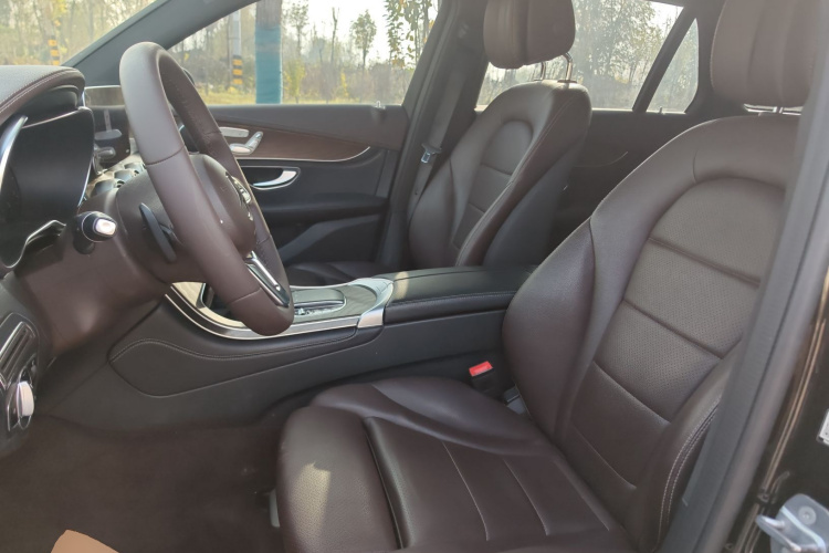 奔驰GLC 2020款 GLC 260 L 4MATIC 豪华型中控内饰19