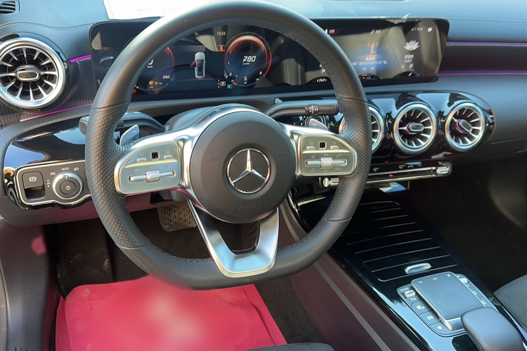 奔驰A级 2021款 A 200 L 运动轿车时尚型局部细节13