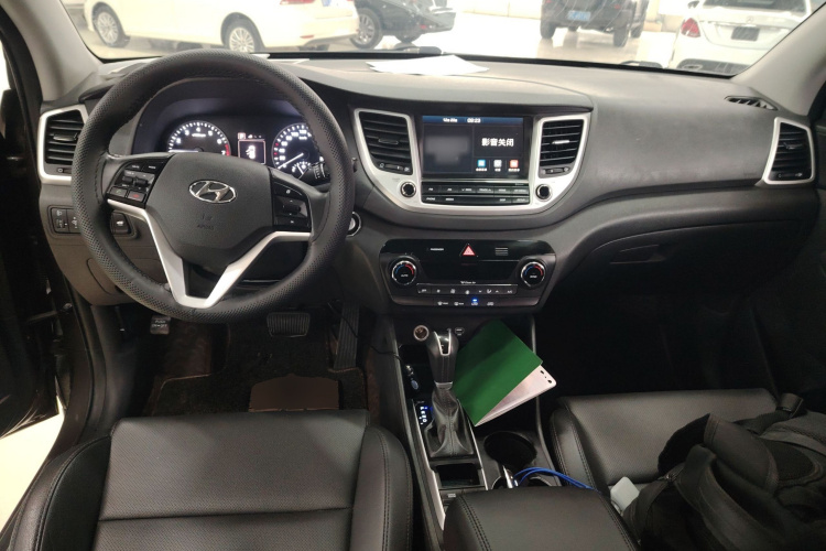 现代 途胜 2015款 1.6T 双离合两驱智能型中控内饰12