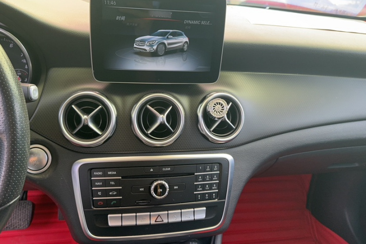 奔驰GLA 2017款 GLA 200 动感型中控内饰7004