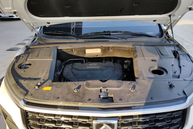 宝骏530 2021款 全球车周年纪念版 1.5T CVT豪华型 7座机舱底盘24