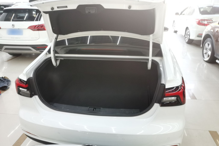 荣威i6 MAX新能源 2023款 EV 420天幕特别版机舱底盘23