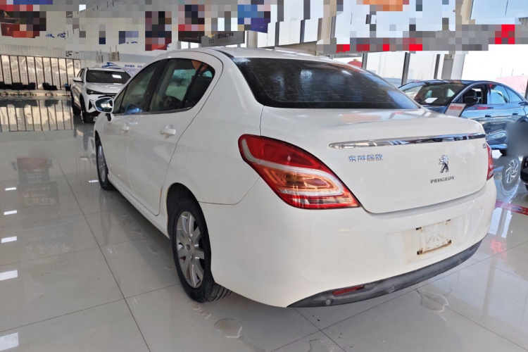 标致308 2013款 1.6L 手动优尚型车身外观4