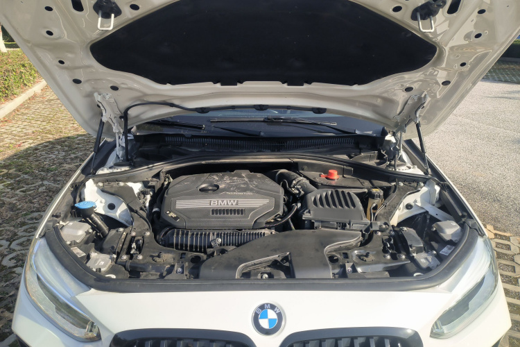 宝马1系 2021款 改款 125i M运动曜夜版机舱底盘24