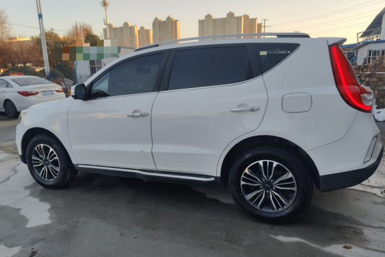 吉利汽车 远景X6 2016款 1.8L 手动尊贵型车身外观4