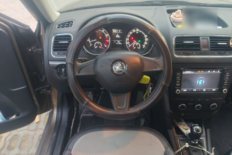 斯柯达 Yeti 2017款 TSI280 DSG前行版中控内饰13