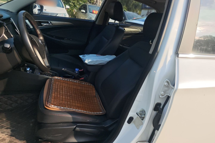 长安 逸动 2016款 1.6L 自动风尚型中控内饰19