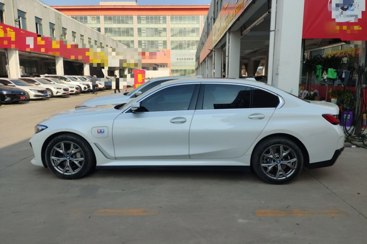 宝马i3 2022款 eDrive 35 L车身外观4