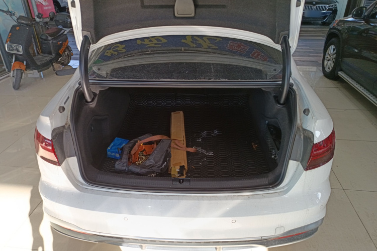 奥迪A4L 2020款 40 TFSI 时尚动感型机舱底盘23