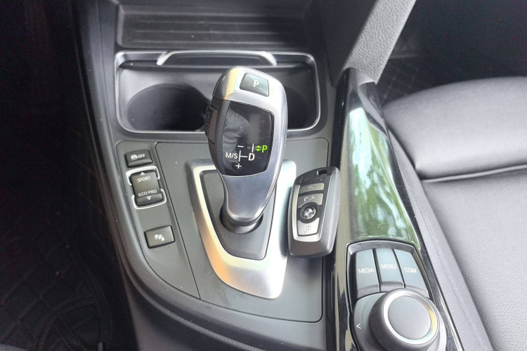 宝马3系GT 2018款 320i 时尚型局部细节18