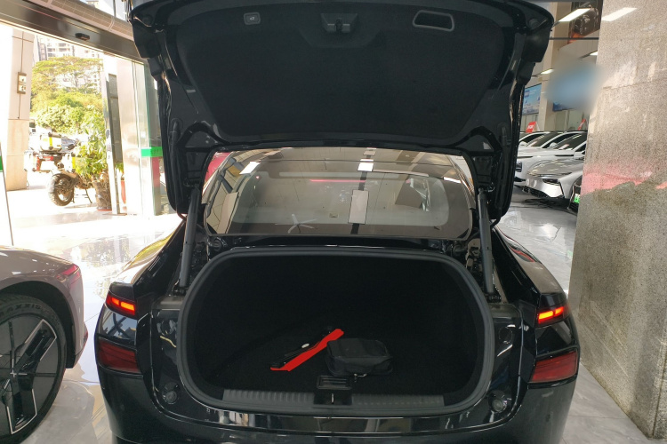 小鹏P7 2024款 P7i 550 Pro机舱底盘23