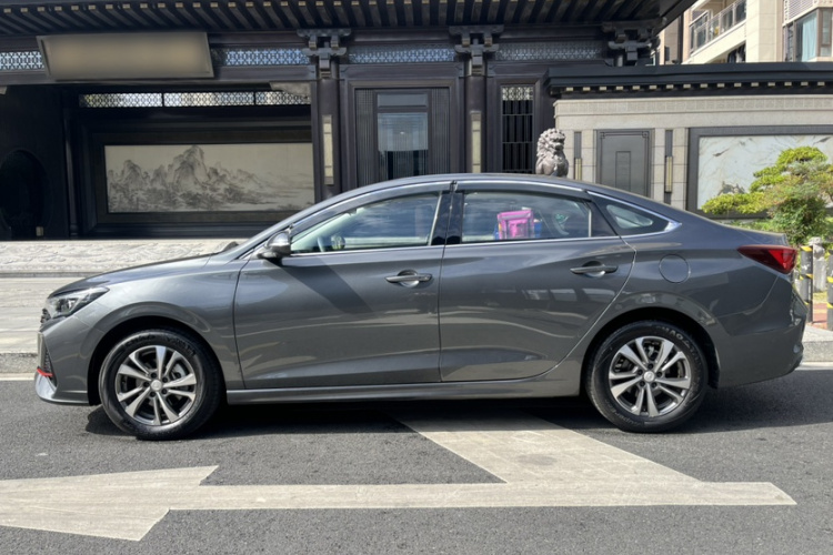 长安 逸动 2024款 PLUS 蓝鲸NE 1.4T GDI DCT高能版车身外观6003