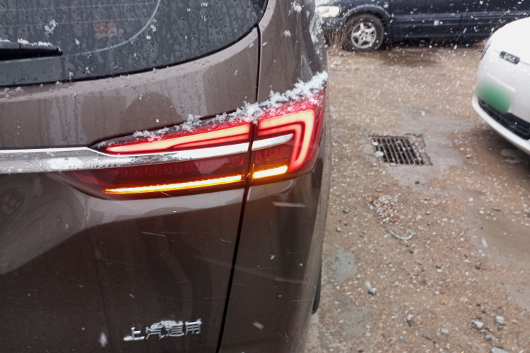 别克GL8 2023款 陆上公务舱 智享型车身外观6006