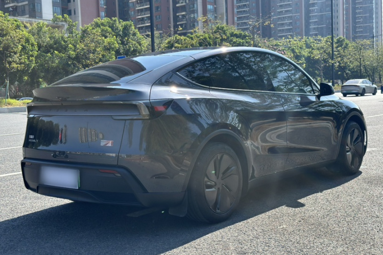 特斯拉 Model Y 2025款 后轮驱动版车身外观6009
