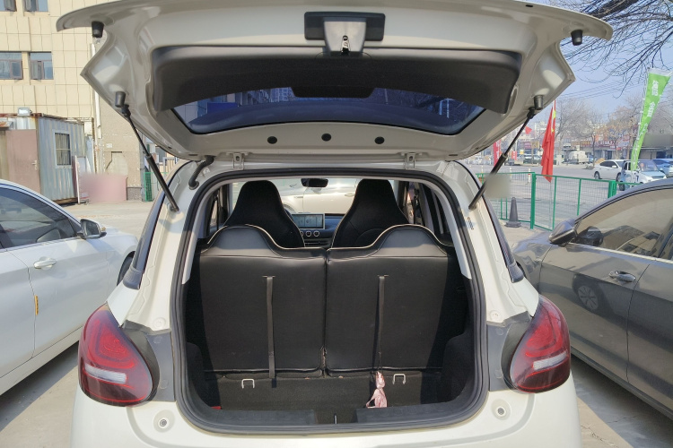 五菱汽车 五菱缤果 2023款 333km 快享款机舱底盘23