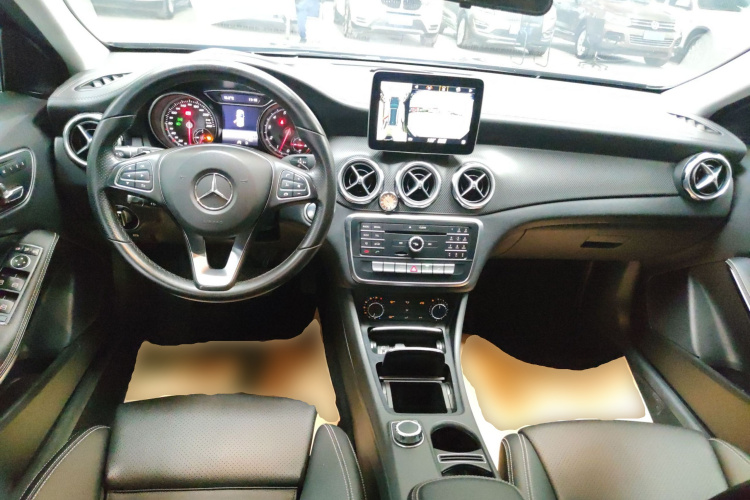 奔驰GLA 2017款 GLA 200 时尚型中控内饰12